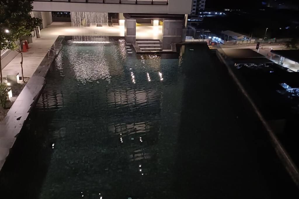 Cozy Flexus Signature 4 Guests Pool Nflix Hbo กัวลาลัมเปอร์ ภายนอก รูปภาพ