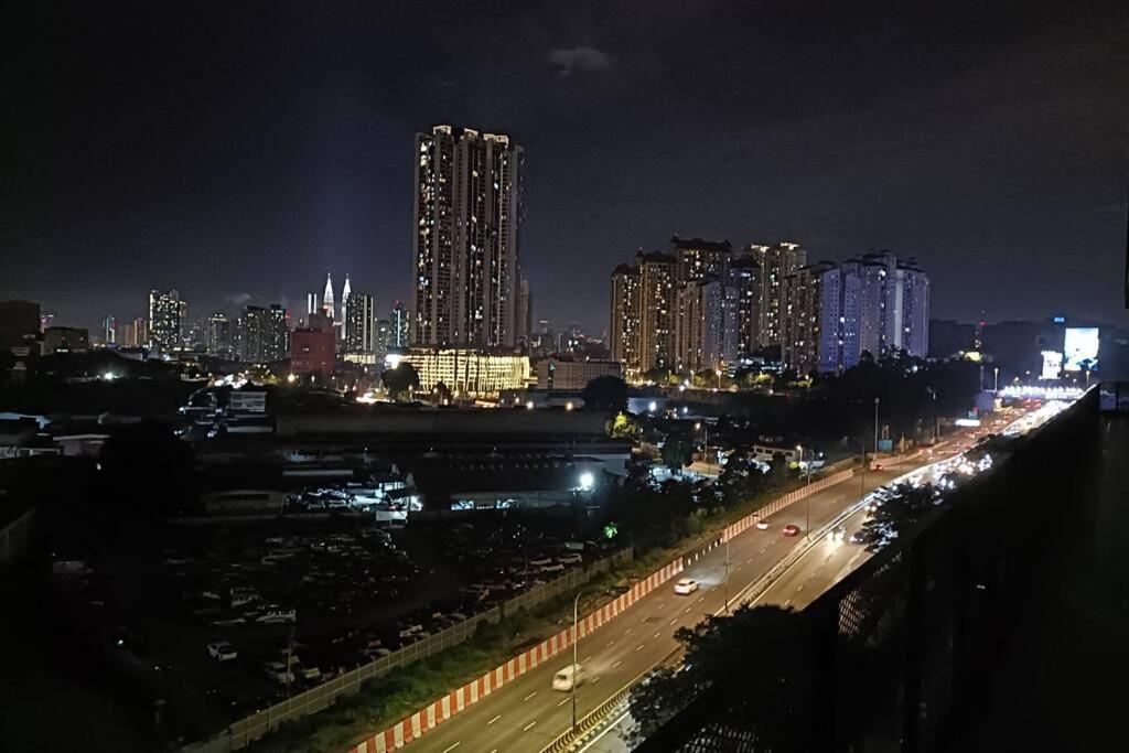 Cozy Flexus Signature 4 Guests Pool Nflix Hbo กัวลาลัมเปอร์ ภายนอก รูปภาพ